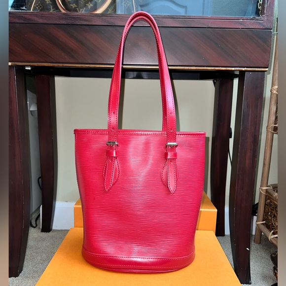 Louis Vuitton Vintage Epi Petit Bucket Bag w/ Pouch PM 2008 - Picture 3 of 13